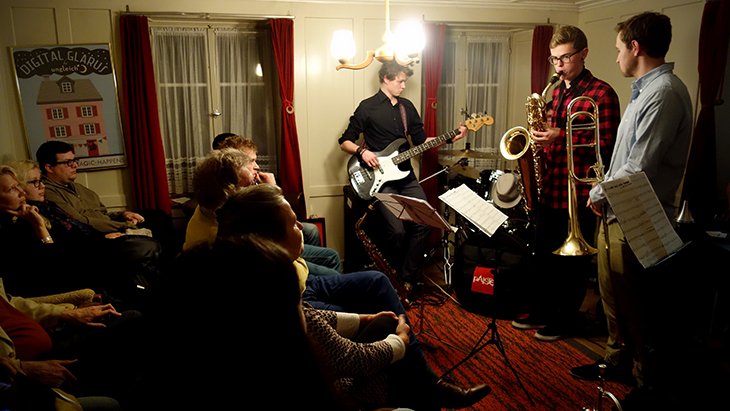 digitalglarus_jazz_concert_audiene_schwanden.jpg